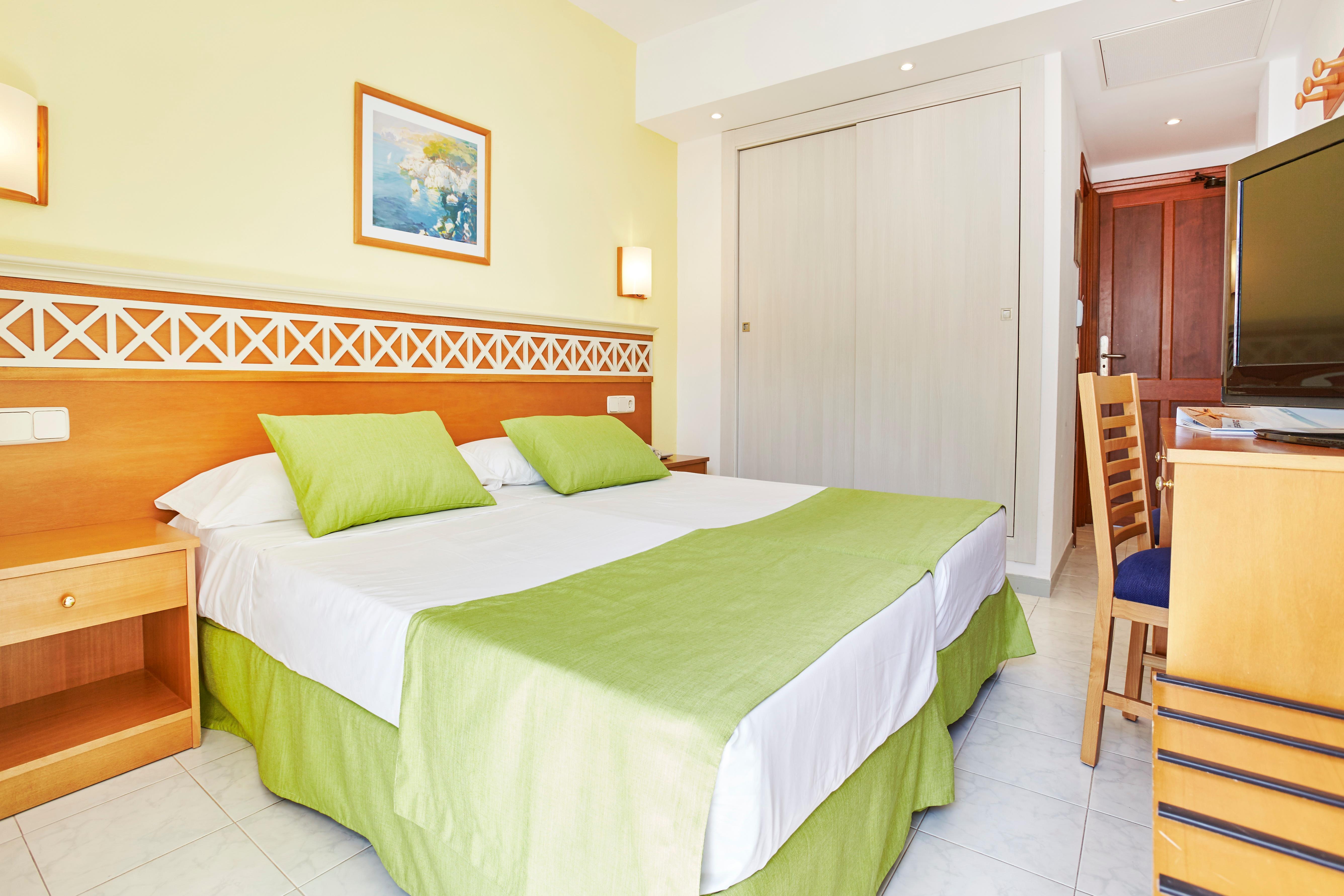 Universal Hotel Bikini Cala Millor  Bagian luar foto