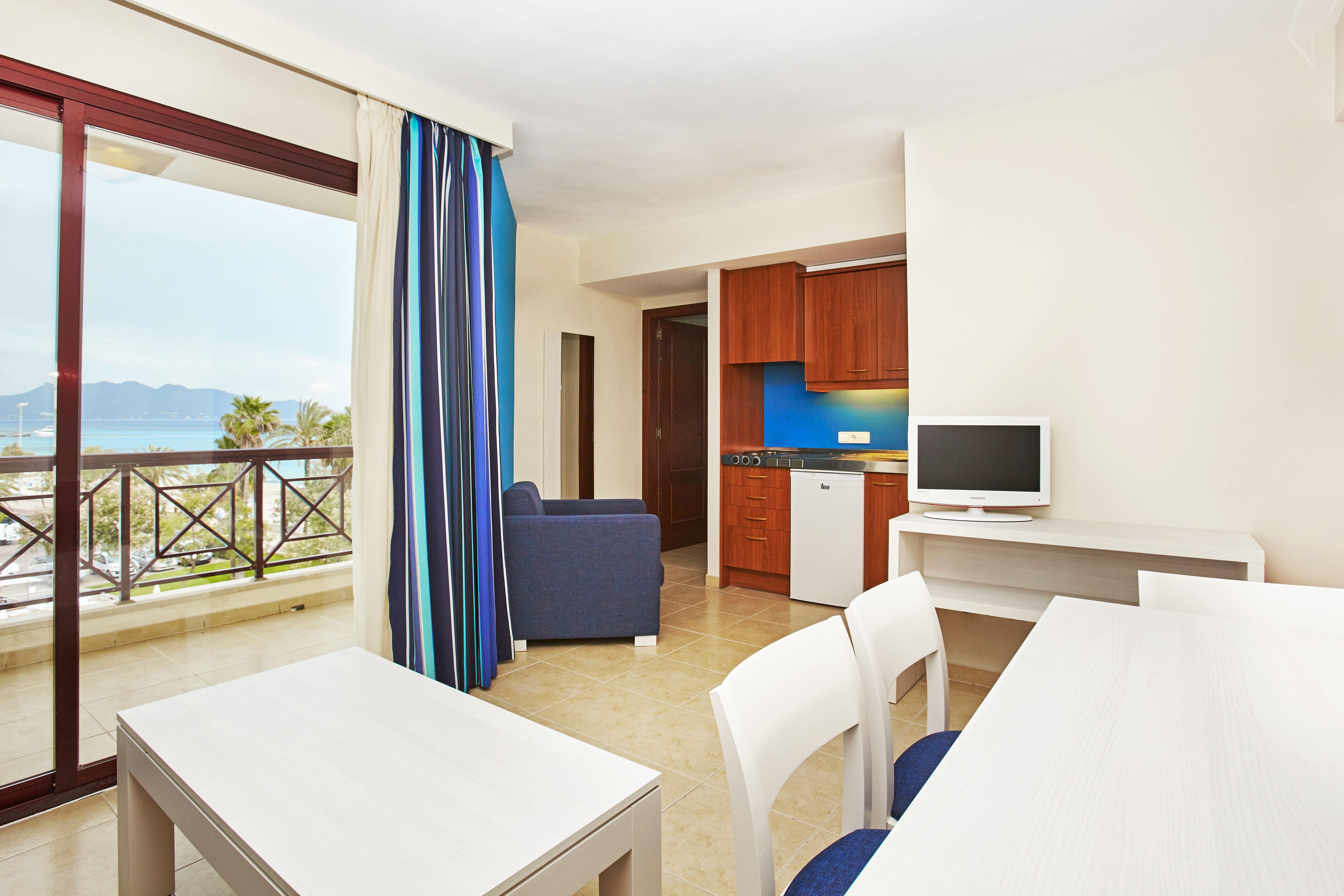 Universal Hotel Bikini Cala Millor  Bagian luar foto