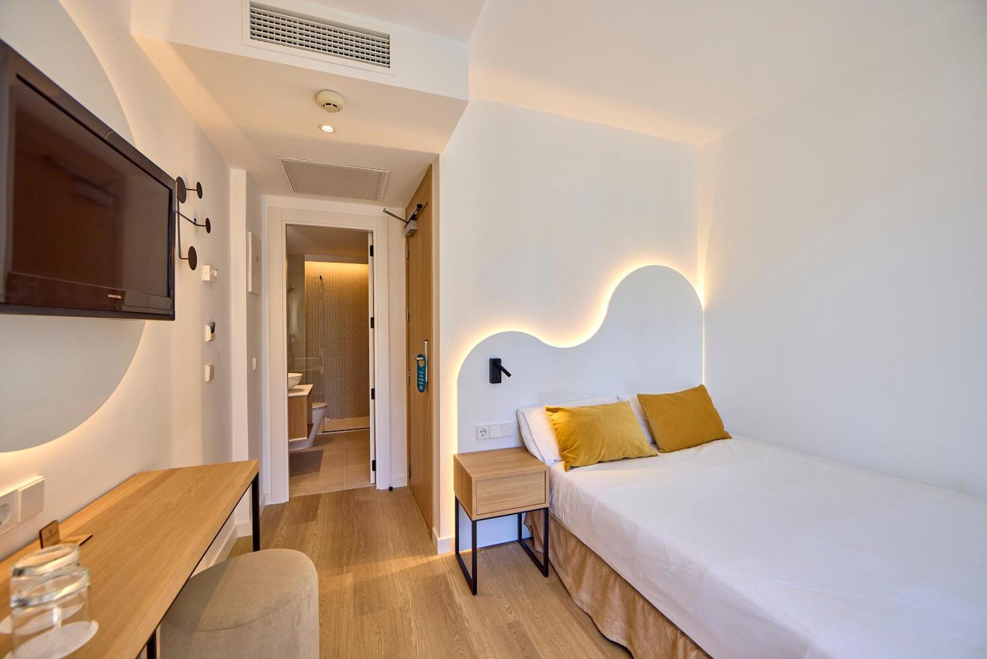 Universal Hotel Bikini Cala Millor  Bagian luar foto